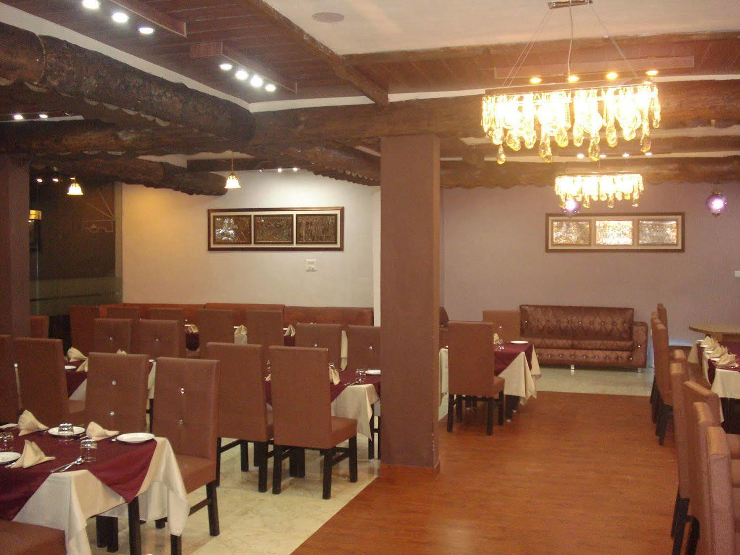 The Royal Court 4*
